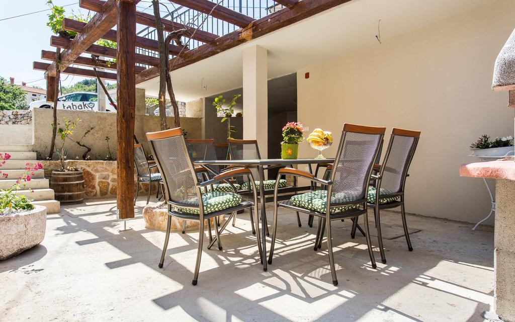 Apartman Bonaca Vrbnik Ngoại thất bức ảnh