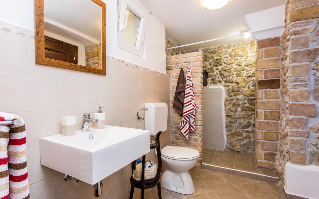 Apartman Bonaca Vrbnik Ngoại thất bức ảnh